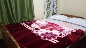 Кровать или кровати в номере Mahakal homestay