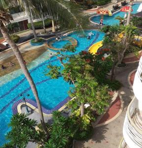 an overhead view of a pool at a resort at Shanty of HinNam Condominium in Hua Hin