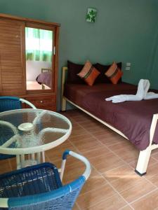 Postel nebo postele na pokoji v ubytování Chandra Hostel Koh Tao