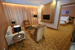 TV a/nebo společenská místnost v ubytování Tenera Hotel
