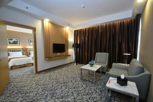 TV a/nebo společenská místnost v ubytování Tenera Hotel
