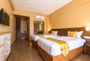 Letto o letti in una camera di Hotel Mala Pokhara