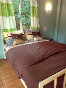 Кровать или кровати в номере Chandra Hostel Koh Tao