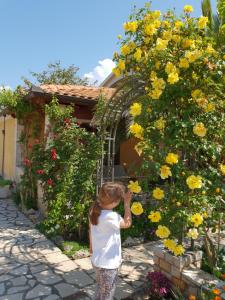 Děti v ubytování Luxury apartment Marin - Your summer paradise in Pomer, terrace, garden, summer kitchen with barbecue, near the beaches, Istria