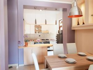Kuchyň nebo kuchyňský kout v ubytování Luxury apartment Marin - Your summer paradise in Pomer, terrace, garden, summer kitchen with barbecue, near the beaches, Istria