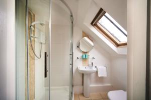 Ένα μπάνιο στο Stuc an t Sagairt Cottage , Loch Lomond +10 φωτογραφίες
