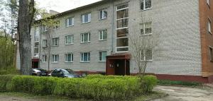 a building with a car parked in front of it at 12 Pargi in Narva-Jõesuu