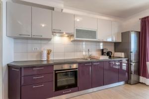 Kuchyň nebo kuchyňský kout v ubytování Apartments Lea
