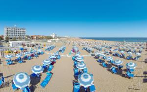 A beach at or near a szállodákat