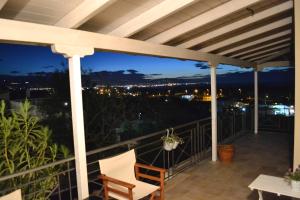 Balkón alebo terasa v ubytovaní Corinthian Sun - Vacation Home