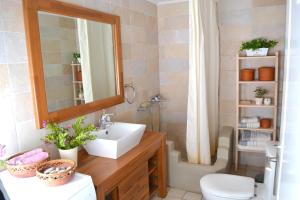 Kúpeľňa v ubytovaní Corinthian Sun - Vacation Home