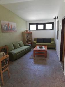 A seating area at Apartment Bonita