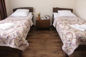 Letto o letti in una camera di Snow Leopard Hostel