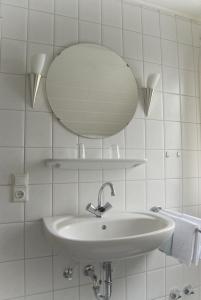 Kylpyhuone majoituspaikassa Gasthof-Pension Hunaustuben