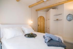 Postel nebo postele na pokoji v ubytování Iris villa