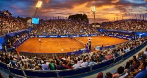 a crowd of people watching a tennis match at Hotel La Settima Luna in Savudrija