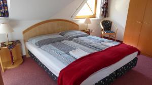 a bedroom with a large bed in a room at Thermen Chalet 85m² in Lutzmannsburg