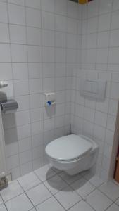 Koupelna v ubytování Familien Chalet mit direktem Bademantelgang zur Therme