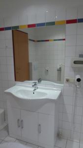 Koupelna v ubytování Familien Chalet mit direktem Bademantelgang zur Therme