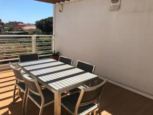 A balcony or terrace at I Giardini di Pula "La terrazza" Még 18 kép