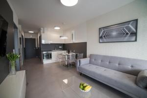 A kitchen or kitchenette at PR1MO Apartmanok
