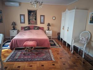 a bedroom with a bed and two chairs at Quinta Outeiro da Luz in Branca