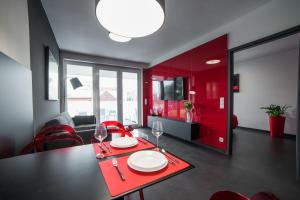 A seating area at PR1MO Apartmanok