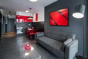 A kitchen or kitchenette at PR1MO Apartmanok