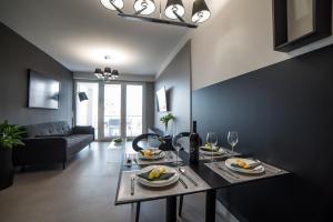 A seating area at PR1MO Apartmanok
