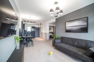 A seating area at PR1MO Apartmanok