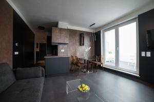 A seating area at PR1MO Apartmanok