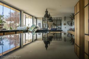 Posezení v ubytování ORANGERIE de CHATEL-Selection FIGARO & ELLE Magazine