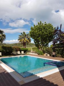 Bazén v ubytovaní Castello Bellos Villas alebo v jeho blízkosti