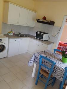 Kuchyň nebo kuchyňský kout v ubytování Hotel Neos Matala