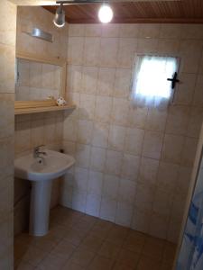 Koupelna v ubytování Hotel Neos Matala