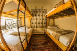 Katil dua tingkat atau katil-katil dua tingkat dalam bilik di Casa SP011