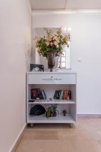Knihovna v apartmánu