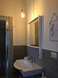 A bathroom at Aduepassi apartments Még 37 kép