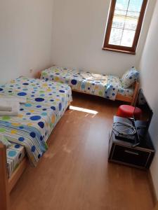 Voodi või voodid majutusasutuse Apartmani Gmitrovic toas