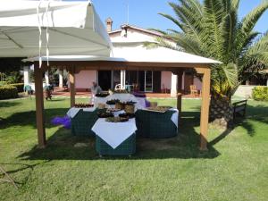 A garden outside Agriturismo La Valle Di Ceri