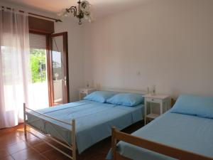 Postel nebo postele na pokoji v ubytování Apartments Mićo