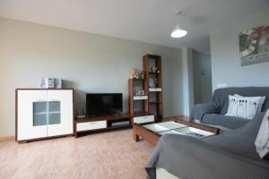 TV a/nebo společenská místnost v ubytování Penthouse Apartment in Almerimar with underground parking Free WIFI