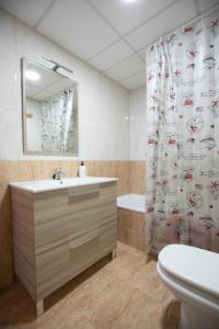 Kúpeľňa v ubytovaní Penthouse Apartment in Almerimar with underground parking Free WIFI