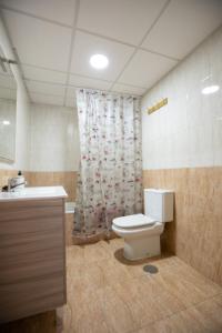 Koupelna v ubytování Penthouse Apartment in Almerimar with underground parking Free WIFI