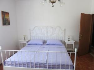 Postel nebo postele na pokoji v ubytování Apartments Mićo