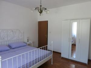 Postel nebo postele na pokoji v ubytování Apartments Mićo