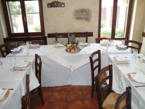 Agriturismo La Valle Di Ceri italokat is kínál
