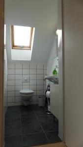Bathroom sa guest apartment niederalfingen