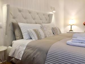 a bedroom with a large white bed with white pillows at Cantorial Charme in Florence