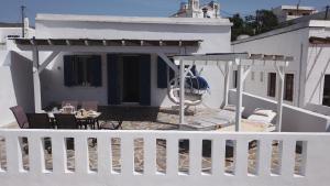 Balkon lub taras w obiekcie The Veranda of Gavrion-Exclusive, Centrally located with Seaview